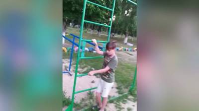Глава воронежского посёлка заплатит 150 тыс. рублей за травмы школьника на детской площадке