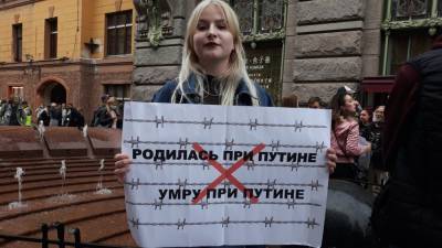В Петербурге собирают подписи с требованием отменить поправки в Конституцию