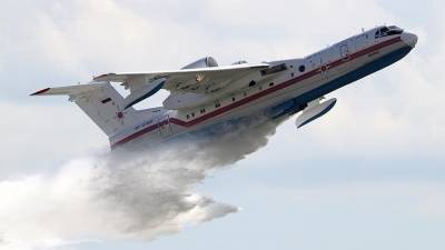 Первый самолет-амфибия Бе-200 поступил на вооружение ВМФ РФ