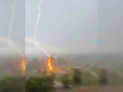 Видео дня: Жительница Бурятии засняла невероятный удар молнии