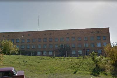 Пожилой мужчина выпал из окна ковид-госпиталя в Ачинске
