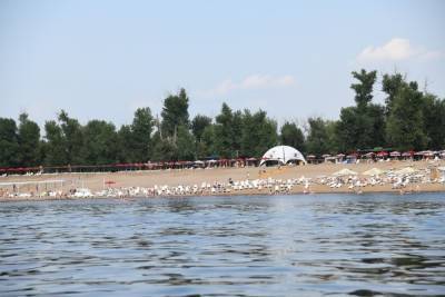 Роспотребнадзор проверил качество воды и песка на волгоградских пляжах