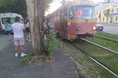 Трамвай сбил молодого человека в Екатеринбурге