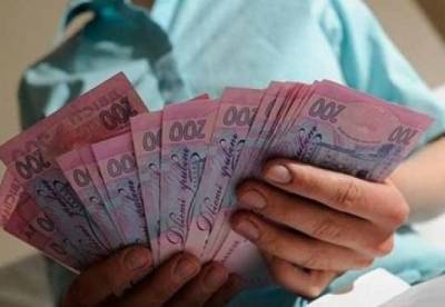 В Украине на повышение зарплат медикам выделили 7,4 млрд