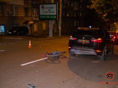 Велосипедист и иномарка столкнулись в Днепре: очевидцы сообщили о превышении скорости на дороге