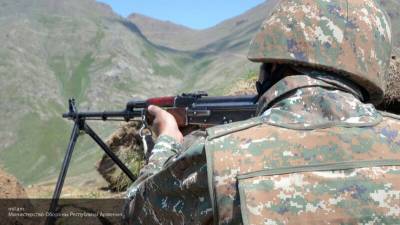 Военные Армении и Азербайджана возобновили боестолкновения на границе
