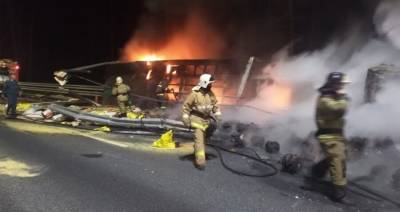 Грузовик сгорел на трассе М11 в результате ДТП