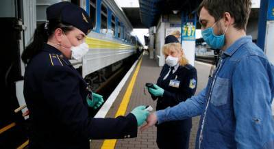 «Укрзализныця» будет продавать 100% мест в поездах до Киева и обратно