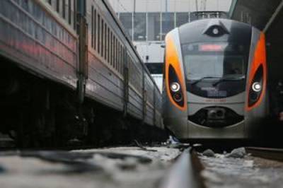 Укрзализныця полностью возобновила продажу билетов на поезда дальнего следования
