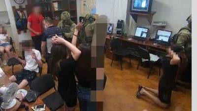 КОРД взял штурмом базу телефонных аферистов в Одессе