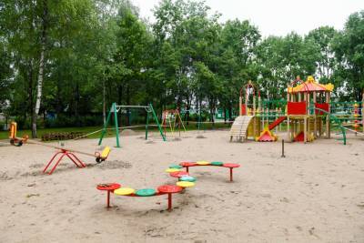 239 смоленских детей в Шумячах получили новую игровую площадку