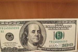 Украину «атаковала» фальшивая валюта: как распознать подделку
