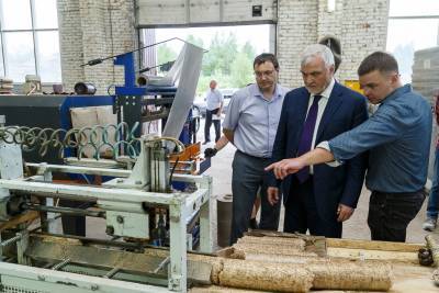 Владимир Уйба посетил деревообрабатывающее предприятие "ТБ Усть-Кулом"