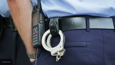 Полицейские задержали налетчика в медицинской маске, ограбившего банк в Петербурге