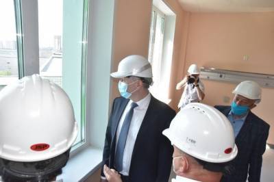 Губернатор Новосибирской области проконтролировал ход строительства перинатального центра