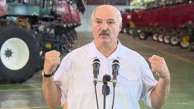 «Брал косу, шел косить»: Лукашенко заявил о пользе физнагрузок в борьбе с коронавирусом