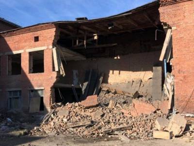Власти рассказали о дальнейшей судьбе кузбасской школы, в которой рухнула стена