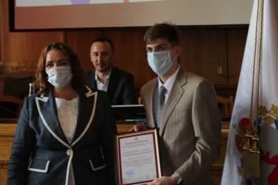 Волонтеров, которые помогали медикам в пандемию, наградили в Нижнем Новгороде