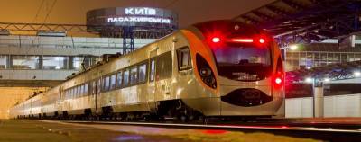 Укрзализныця возобновила продажу 100% билетов на поезда, курсирующие в Киев и обратно