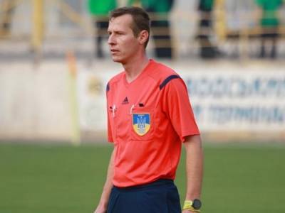 Назначил пенальти в ворота хозяев: в Украине футбольного арбитра избили после матча – соцсети