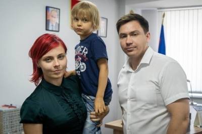 В Краснодаре лишенной пособия на сына-инвалида маме-блогерше нашли работу