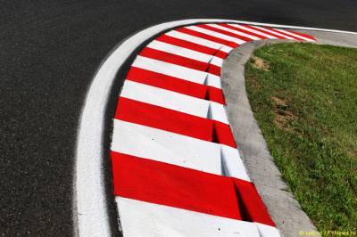 В FIA предупредили гонщиков о соблюдении границ трассы