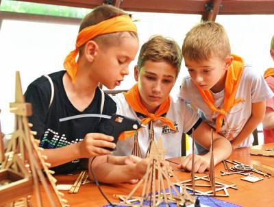 Детские лагеря начали работу в Подмосковье