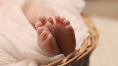 Во Франции ребенок заразился коронавирусом в утробе матери