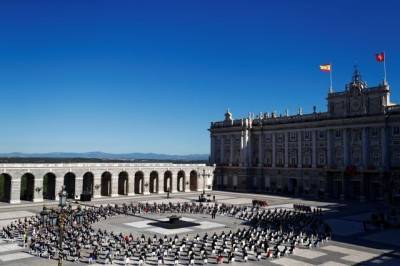 король Фелип VI (Vi) - В Мадриде прошла траурная церемония по умершим от коронавируса - aif.ru - Испания - Мадрид