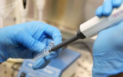 Вакцина от COVID-19 ограниченными партиями может появиться в России осенью
