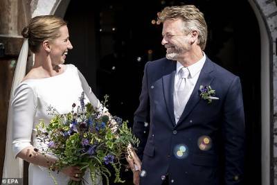 Премьер-министр Дании вышла замуж, хотя свадьбу переносили трижды