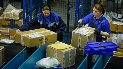 Спрос на курьерскую доставку "Почты России" в Петербурге вырос в 25 раз