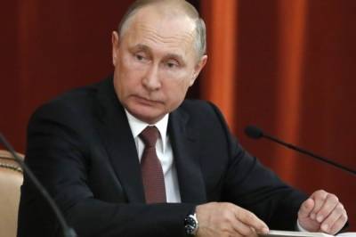 Путин перенес рабочую поездку в аннексированный Крым