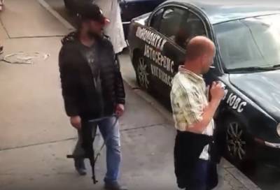 Пьяный мужчина с игрушечным автоматом напугал жителей Петербурга