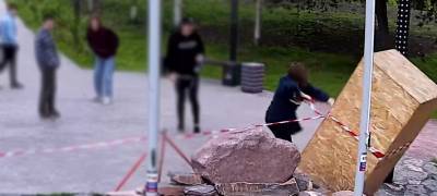 Вандалы вновь сломали питьевой фонтан у Онежского озера в Петрозаводске (ВИДЕО)