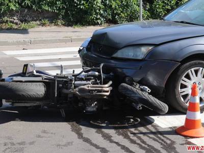 В Житомире столкнулись мотоцикл и легковушка: один человек погиб, одного госпитализировали