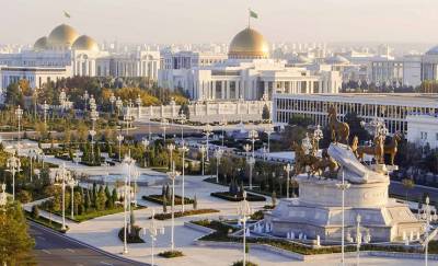 В Туркмении закрыли мечети и остановили движение поездов. Коронавируса в стране официально нет