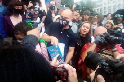 В Москве на Пушкинской площади требовали отменить итоги голосования по поправкам, задержано более 100 человек