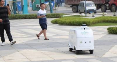 В Китае запустили беспилотные машины для патрулирования и торговли в парке
