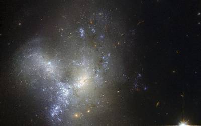 В центре галактики-призрака астрономы увидели экзотический объект