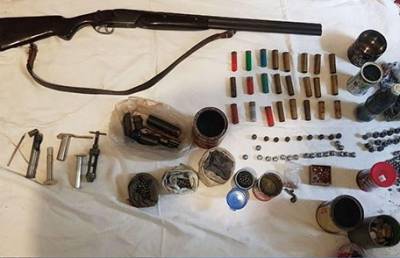 Двух жителей Пружанского района задержали за незаконное хранение и продажу оружия