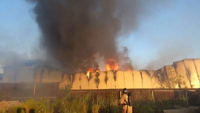 В Кургане на территории завода ЖБИ крупный пожар. Дым виден из всех районов города