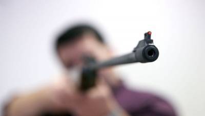 В Смоленской области мужчина с винтовкой ворвался в офис