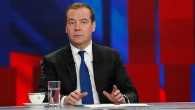 Медведев заверил, что строительство «Северного потока — 2» будет завершено