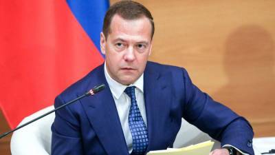 Медведев пообещал завершить строительство «СП-2», несмотря на стенания американцев