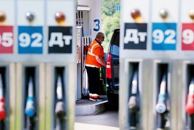 Россиянам назвали срок стабилизации цен на бензин