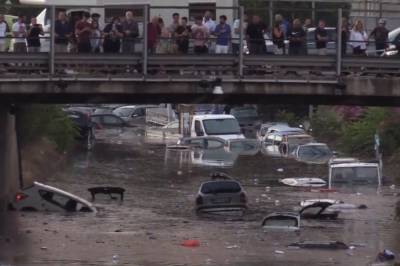 Затопило туннели и машины: в Палермо выпал самый сильный дождь за последние 200 лет (видео)