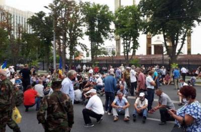Молдавские комбатанты продолжили акцию протеста у МВД
