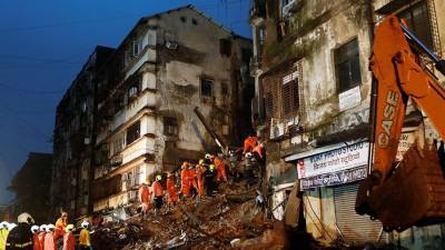 Пять человек погибли при обрушении здания в Мумбаи