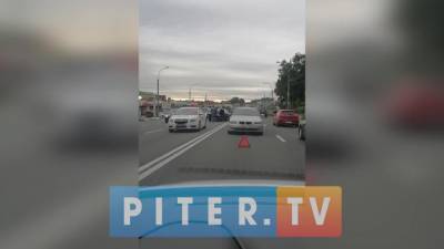 На Выборгском шоссе произошло ДТП с участием двух иномарок